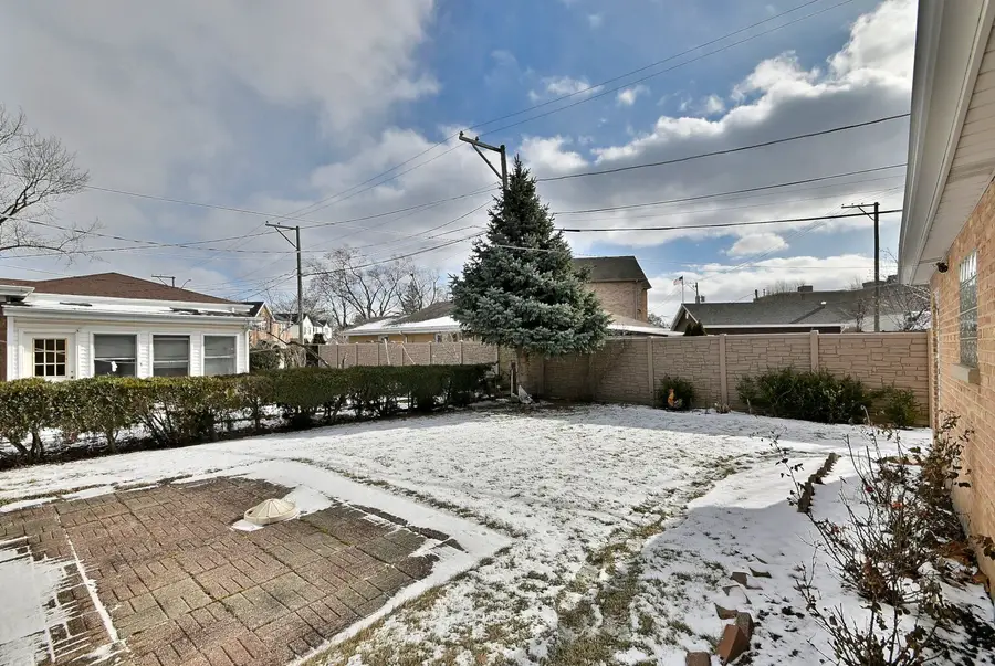 7421 W Oakton Street, Niles, IL 60714 - Image #3