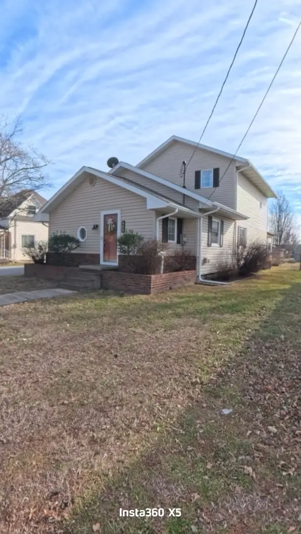 402 E Belleville Avenue, Christopher, IL 62822 - Image #2