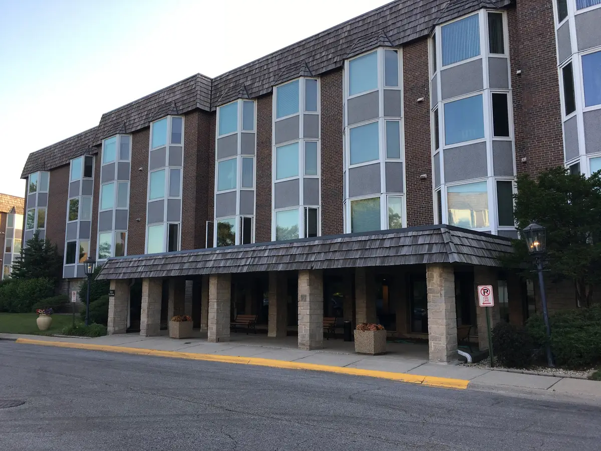 300 Thames Parkway #3D, Park Ridge, IL 60068 - Image #1