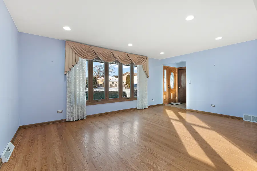 9745 S 81st Avenue, Palos Hills, IL 60465 - Image #3