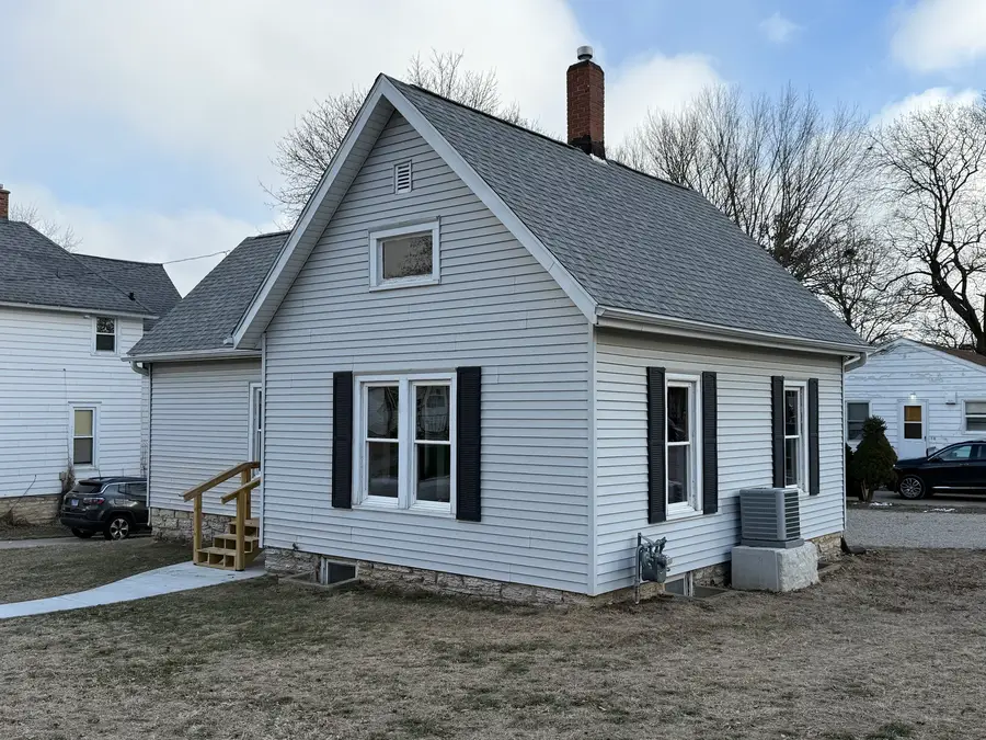 1122 Walnut Avenue, Dixon, IL 61021 - Image #2