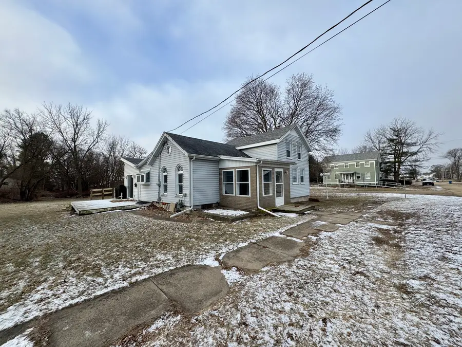 108 W Washington Street, Dover, IL 61323 - #3
