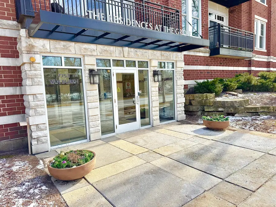 7753 Van Buren Street #401, Forest Park, IL 60130 - Image #2