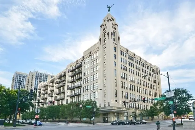 758 N Larrabee Street #411, Chicago, IL 60654 - #1