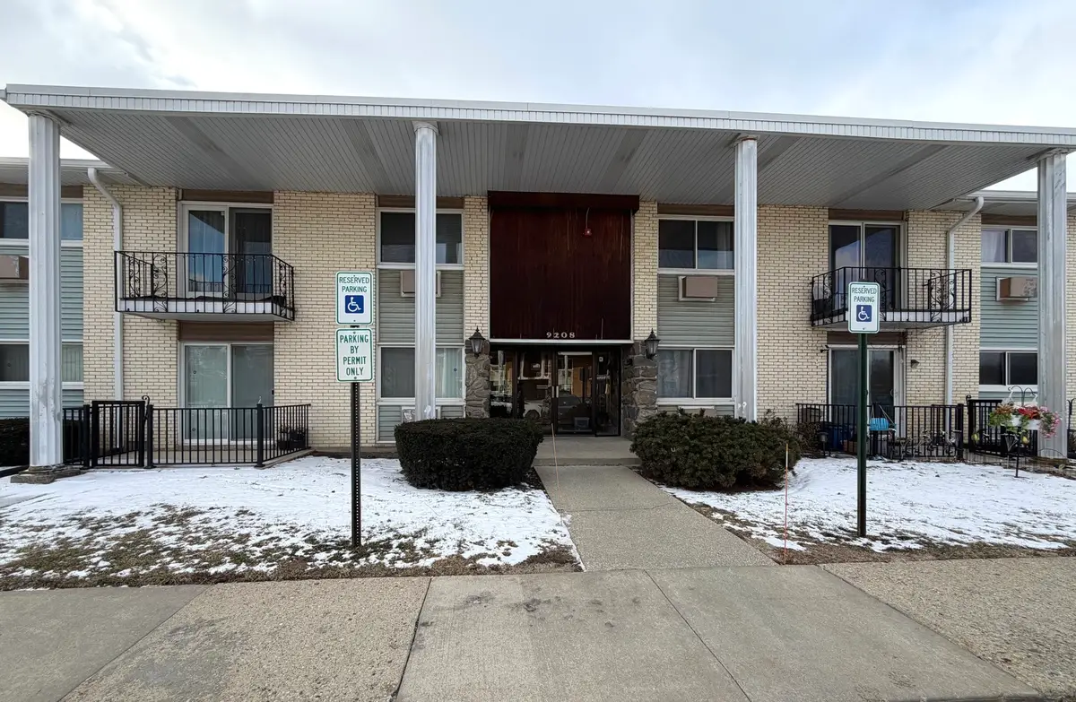 9208 Bumble Bee Drive #2D, Des Plaines, IL 60016 - Image #1