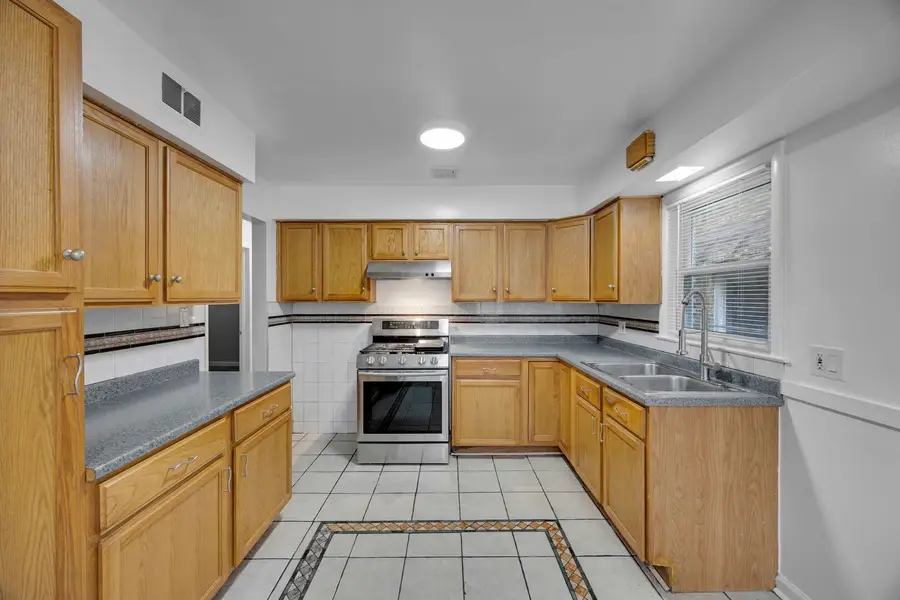 6118 N Hoyne Avenue, Chicago, IL 60659 - Image #3