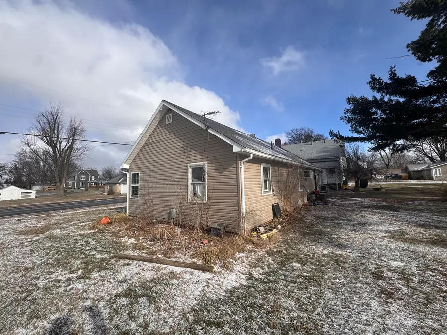 315 W Washington Street, Blandinsville, IL 61420 - #2