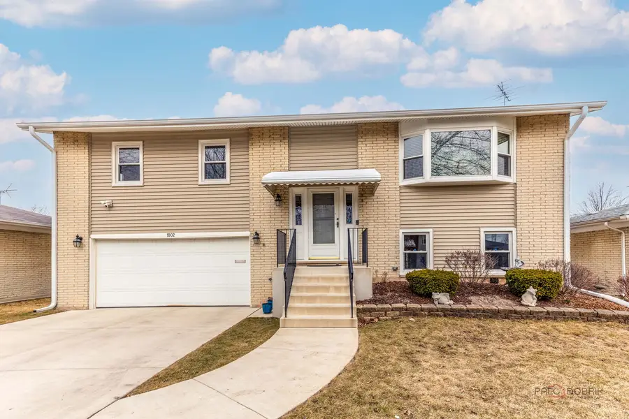 1802 W Pheasant Trail, Mount Prospect, IL 60056 - #3