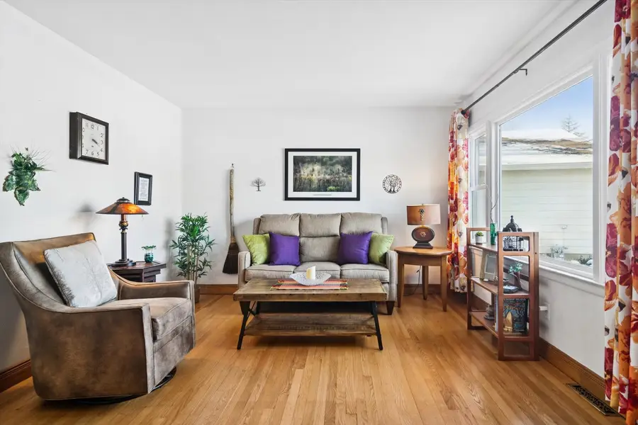 18065 W Big Oaks Road, Grayslake, IL 60030 - Image #2