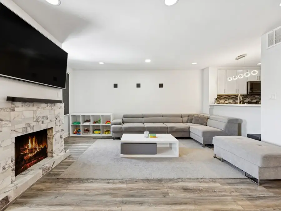 320 Sheridan Drive #2C, Willowbrook, IL 60527 - Image #2