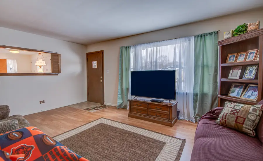 827 E 160th Place, South Holland, IL 60473 - #3