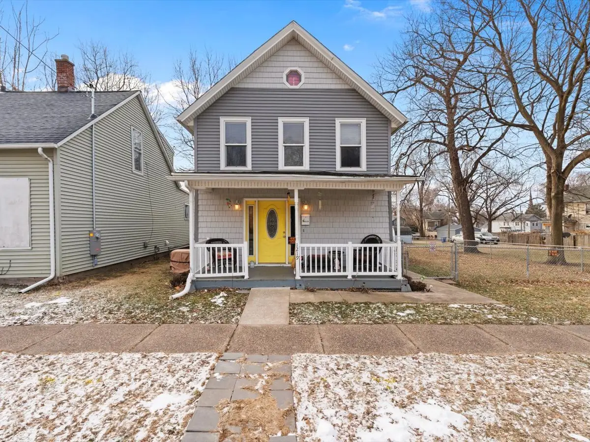 1219 W 8th Street, Davenport, IA 52802 - #1