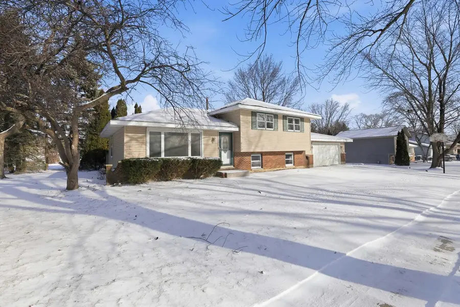 920 Gerald Avenue, South Elgin, IL 60177 - Image #2