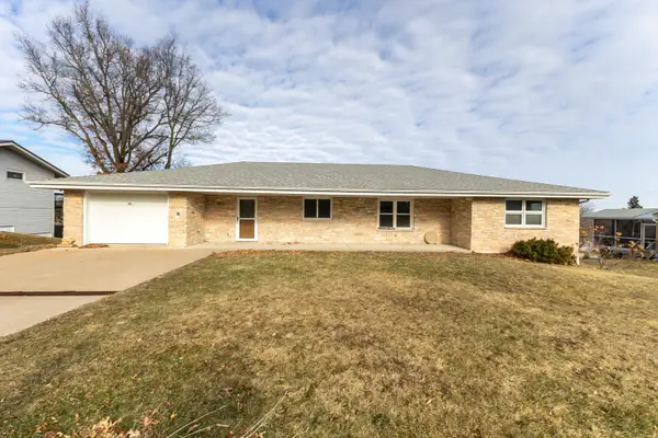 415 W Columbia Avenue, Stockton, IL 61085