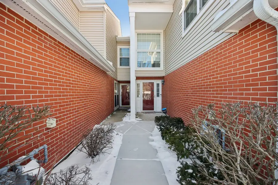 858 Old Checker Road, Buffalo Grove, IL 60089 - Image #2