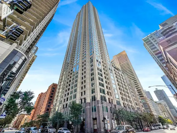 33 W Ontario Street #21H, Chicago, IL 60654