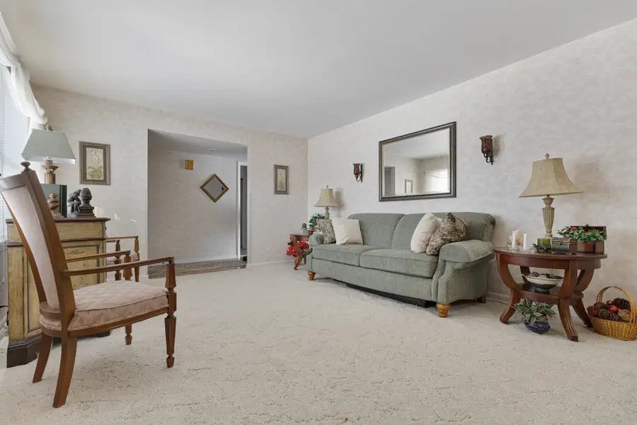 620 Chelmsford Lane, Elk Grove Village, IL 60007 - Image #2