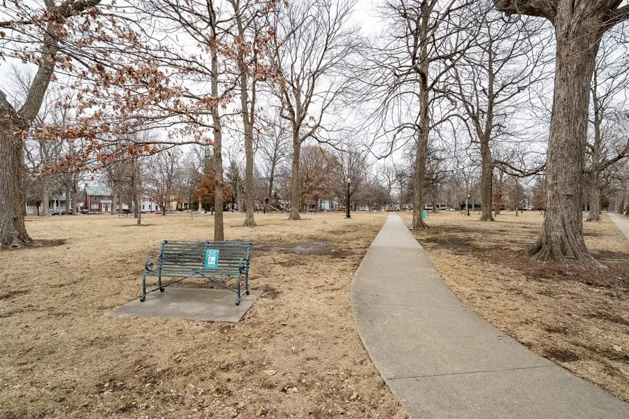 305 E Chestnut Street, Bloomington, IL 61701 - #2