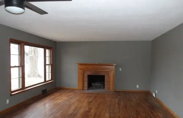 516 N John Street, Farmer City, IL 61842 - Image #2