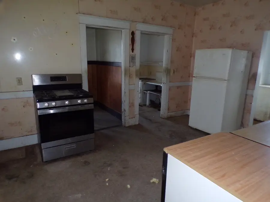 808 E 3rd Avenue, Coal Valley, IL 61240 - #2