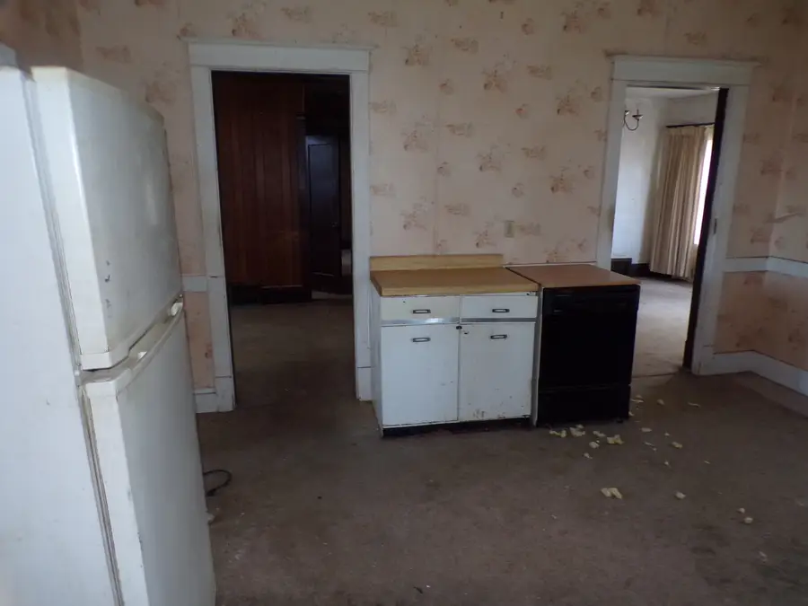 808 E 3rd Avenue, Coal Valley, IL 61240 - #3