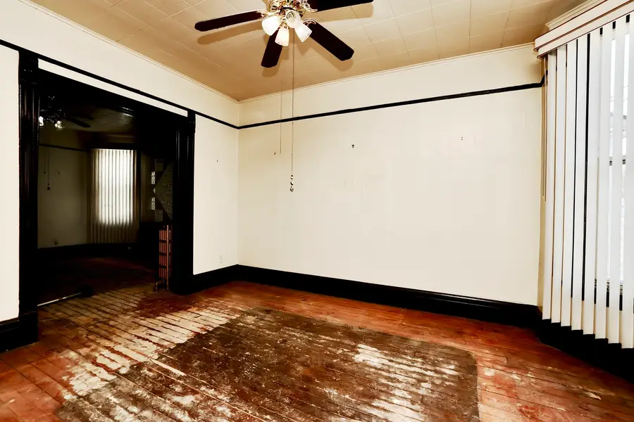 8733 S Buffalo Avenue, Chicago, IL 60617 - Image #2