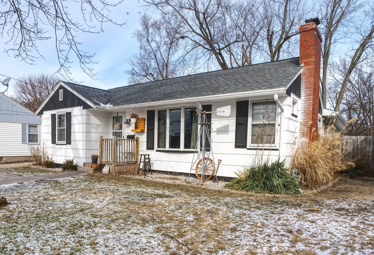 374 23rd Place, Clinton, IA 52732 - Image #1