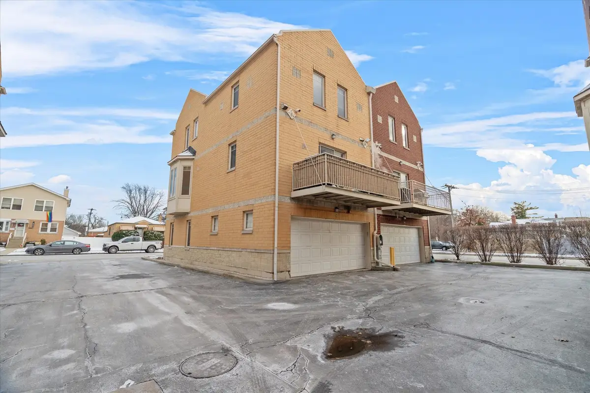 8900 31st Street #9, Brookfield, IL 60513 - Image #1