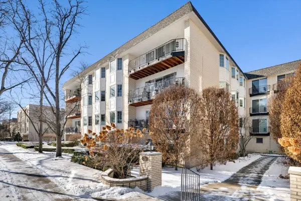 701 Ridge Road #2B, Wilmette, IL 60091