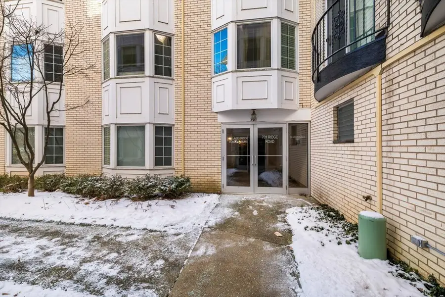 701 Ridge Road #2B, Wilmette, IL 60091 - Image #2