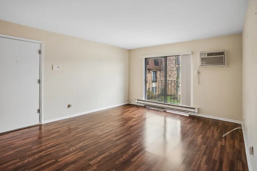 160 S Waters Edge Drive #202, Glendale Heights, IL 60139 - #3