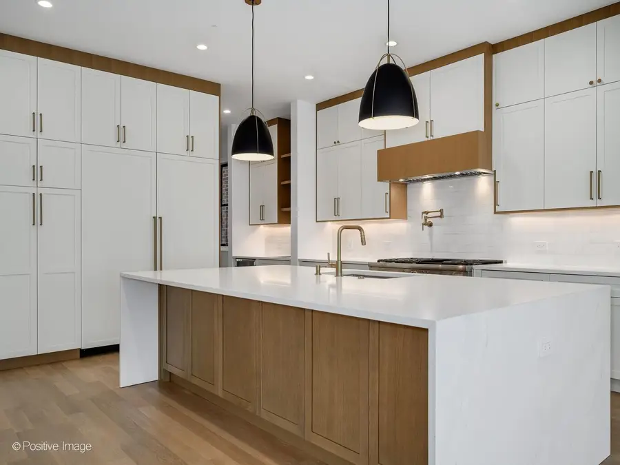 3624 N Leavitt Street, Chicago, IL 60618 - #3
