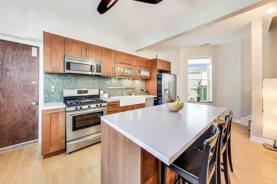 1537 W Augusta Boulevard #3R, Chicago, IL 60642 - #2