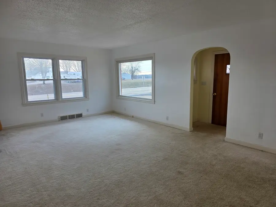 705 W Commercial Street, Lyndon, IL 61261 - #3