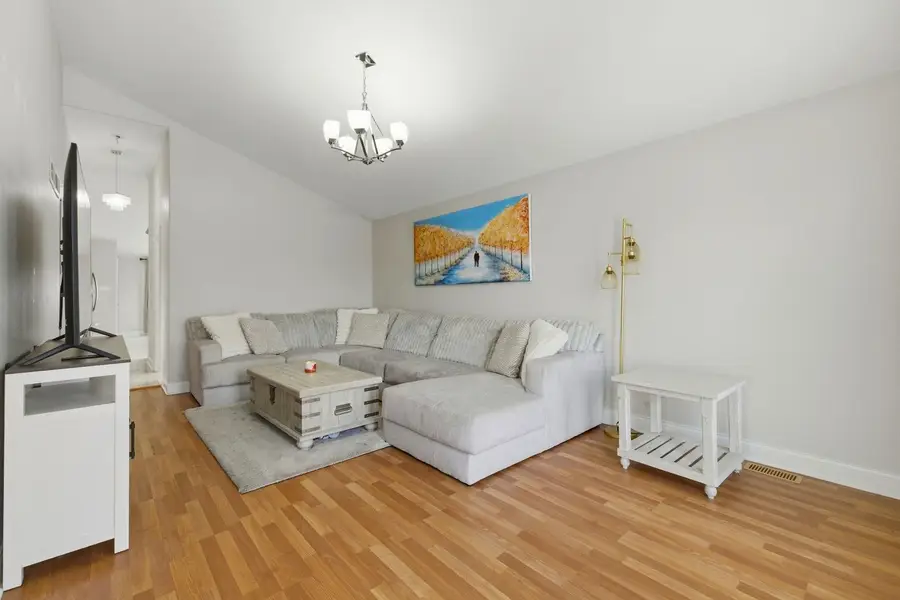 8808 Meade Avenue, Oak Lawn, IL 60453 - Image #2