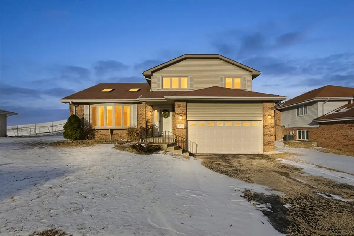 51 Evergreen Drive, Lemont, IL 60439 - Image #1