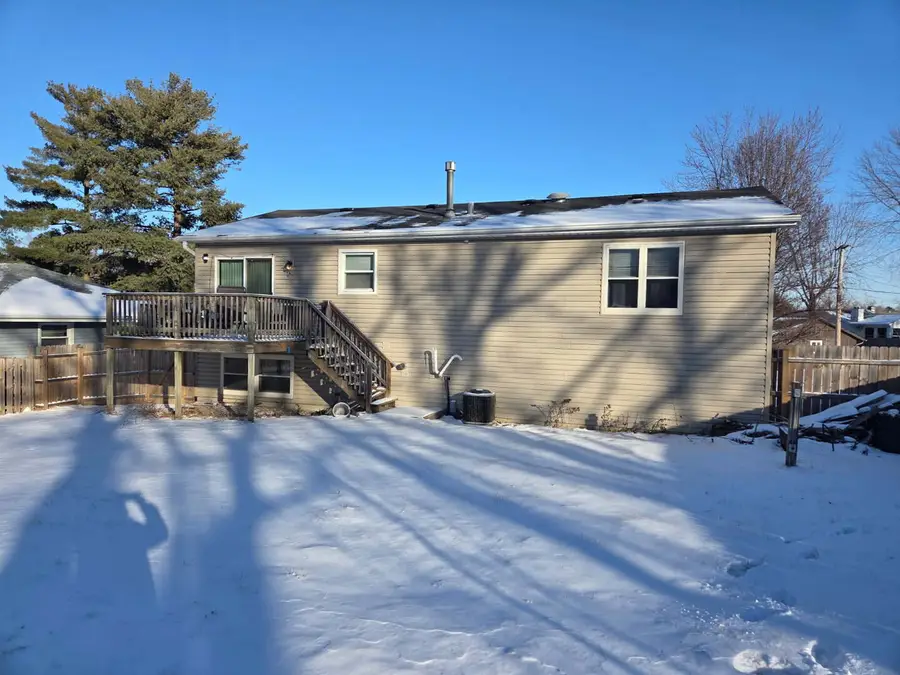 210 Hazelwood Drive, Lindenhurst, IL 60046 - Image #2