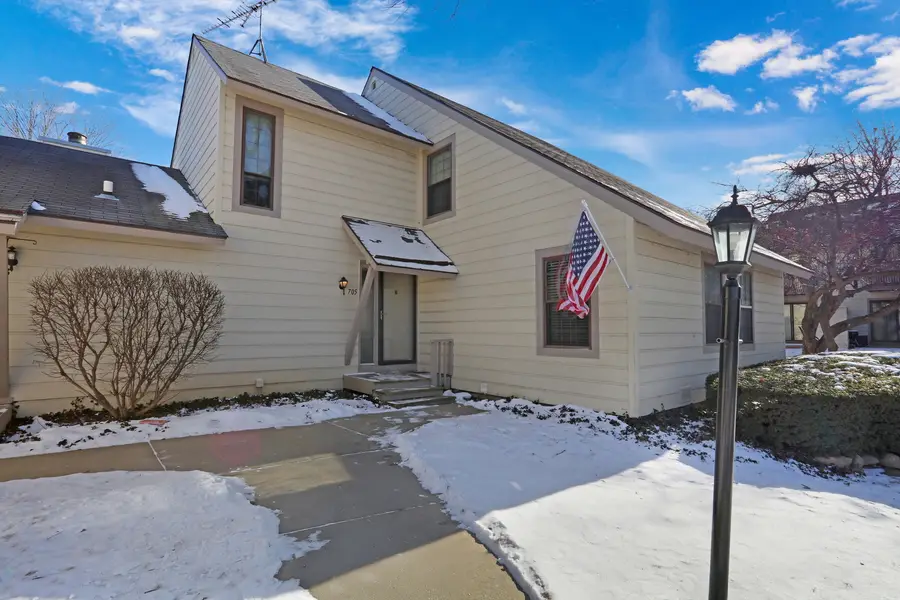 705 Colby Court, Gurnee, IL 60031 - Image #2