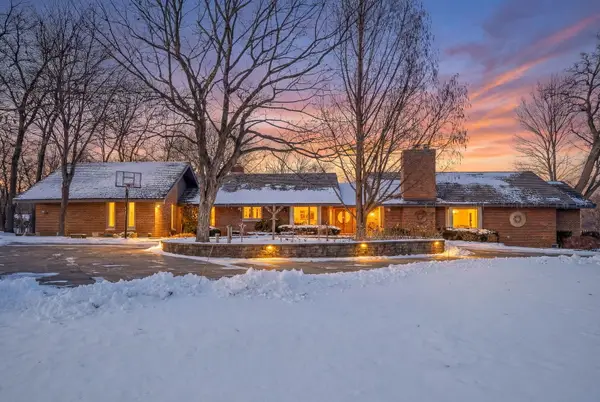 86 Brookdale Lane, Palatine, IL 60067