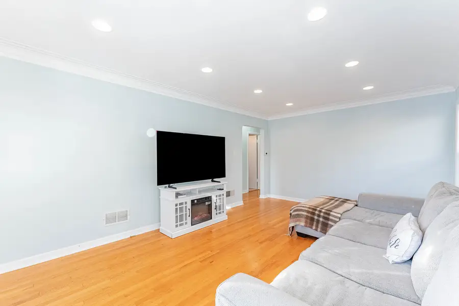 5344 N Mulligan Avenue, Chicago, IL 60630 - Image #3