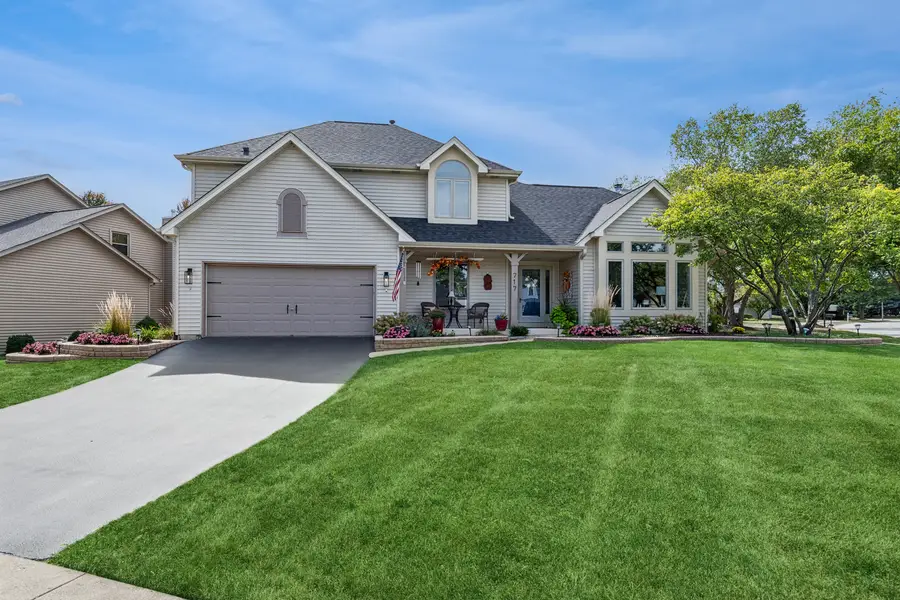 717 Clarendon Lane, Aurora, IL 60504 - Image #2