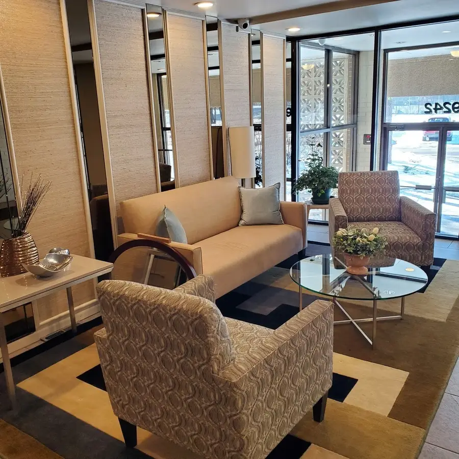 9242 Gross Point Road #107, Skokie, IL 60077 - Image #3