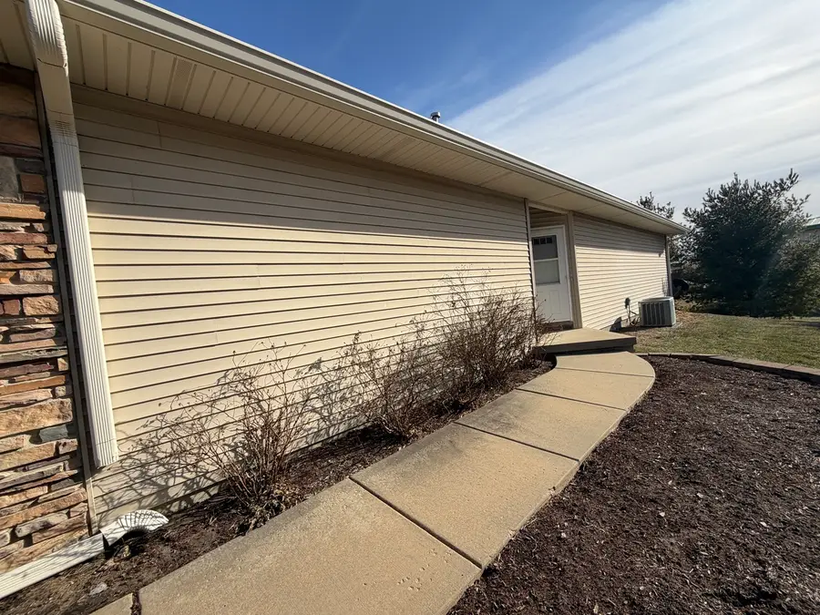 1709 Timber Wolf Lane #C, Mahomet, IL 61853 - Image #3