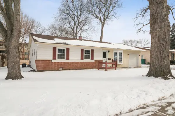 11 Crestview Terrace, Buffalo Grove, IL 60089