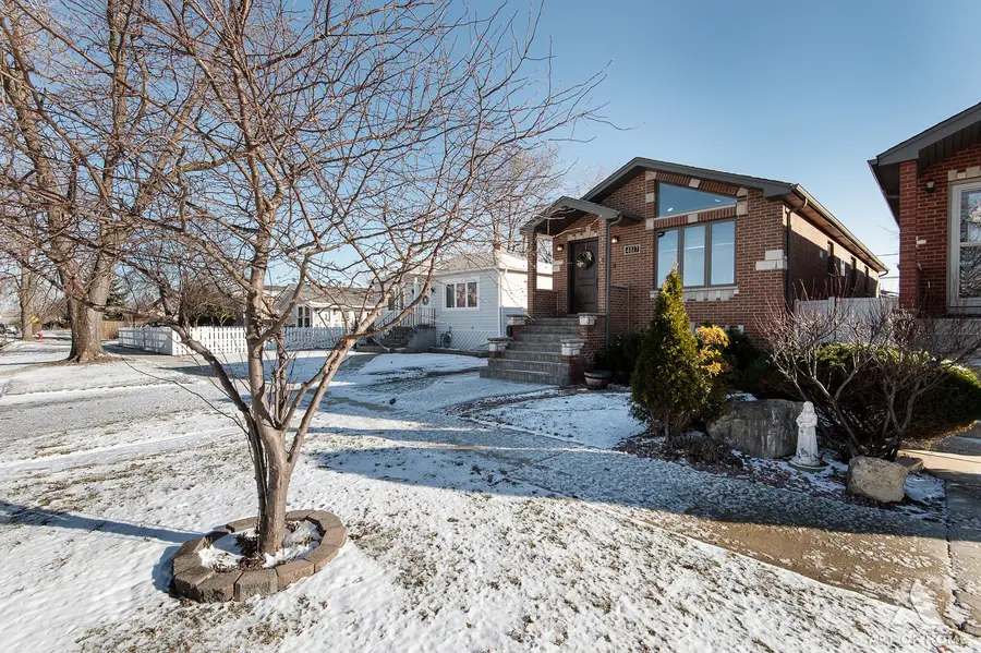 4817 S Luna Avenue, Chicago, IL 60638 - Image #2