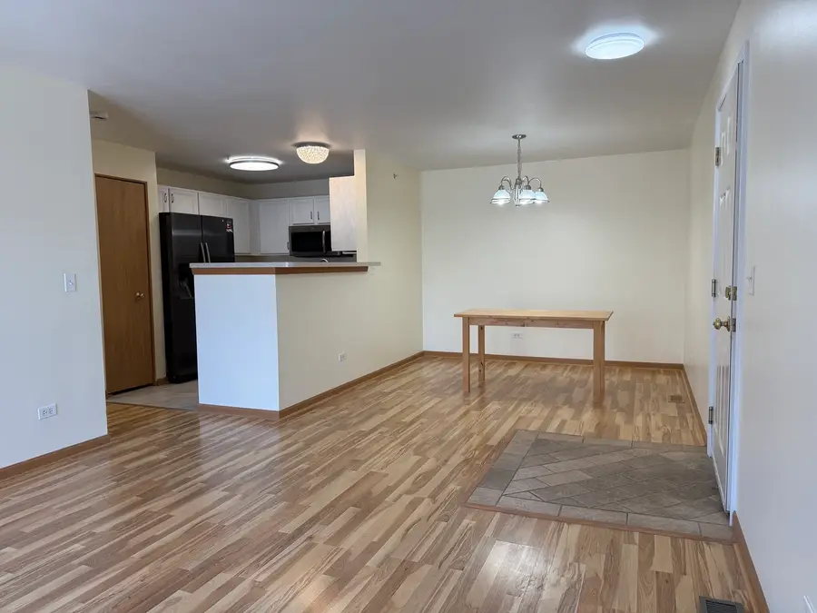 670 Mill Circle #203, Wheeling, IL 60090 - Image #2