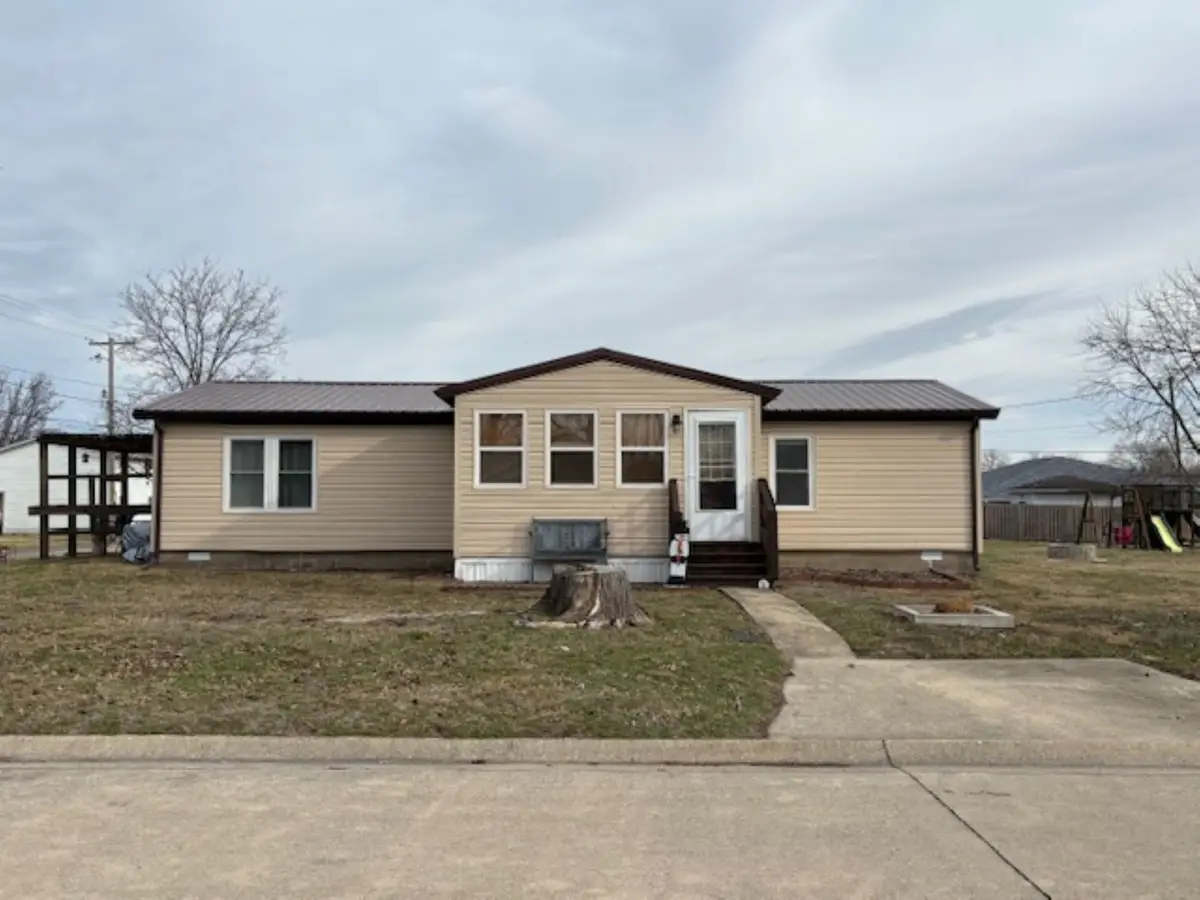 1300 Hamilton Street S, Salem, IL 62881 - Image #1
