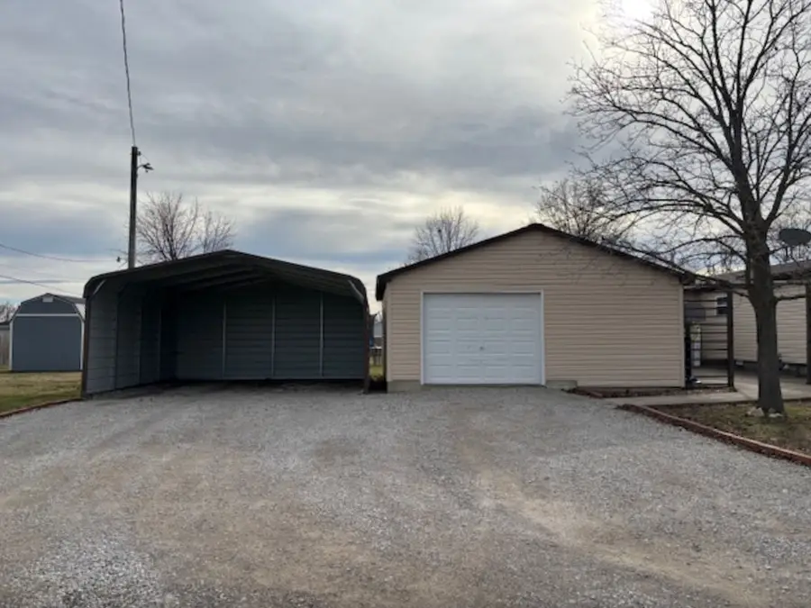 1300 Hamilton Street S, Salem, IL 62881 - Image #2