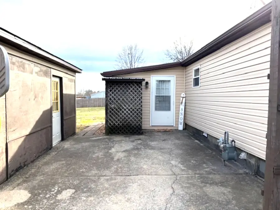 1300 Hamilton Street S, Salem, IL 62881 - Image #3
