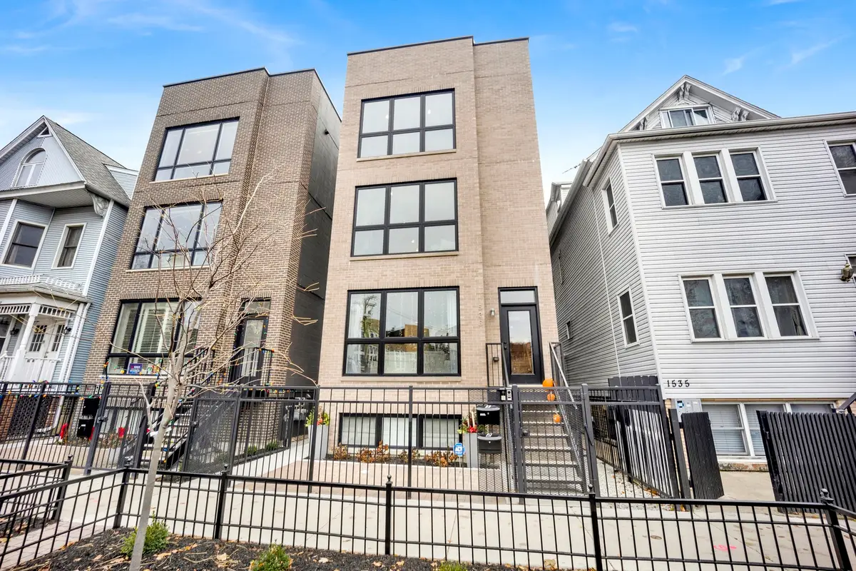 1533 W Barry Avenue #2, Chicago, IL 60657 - Image #1